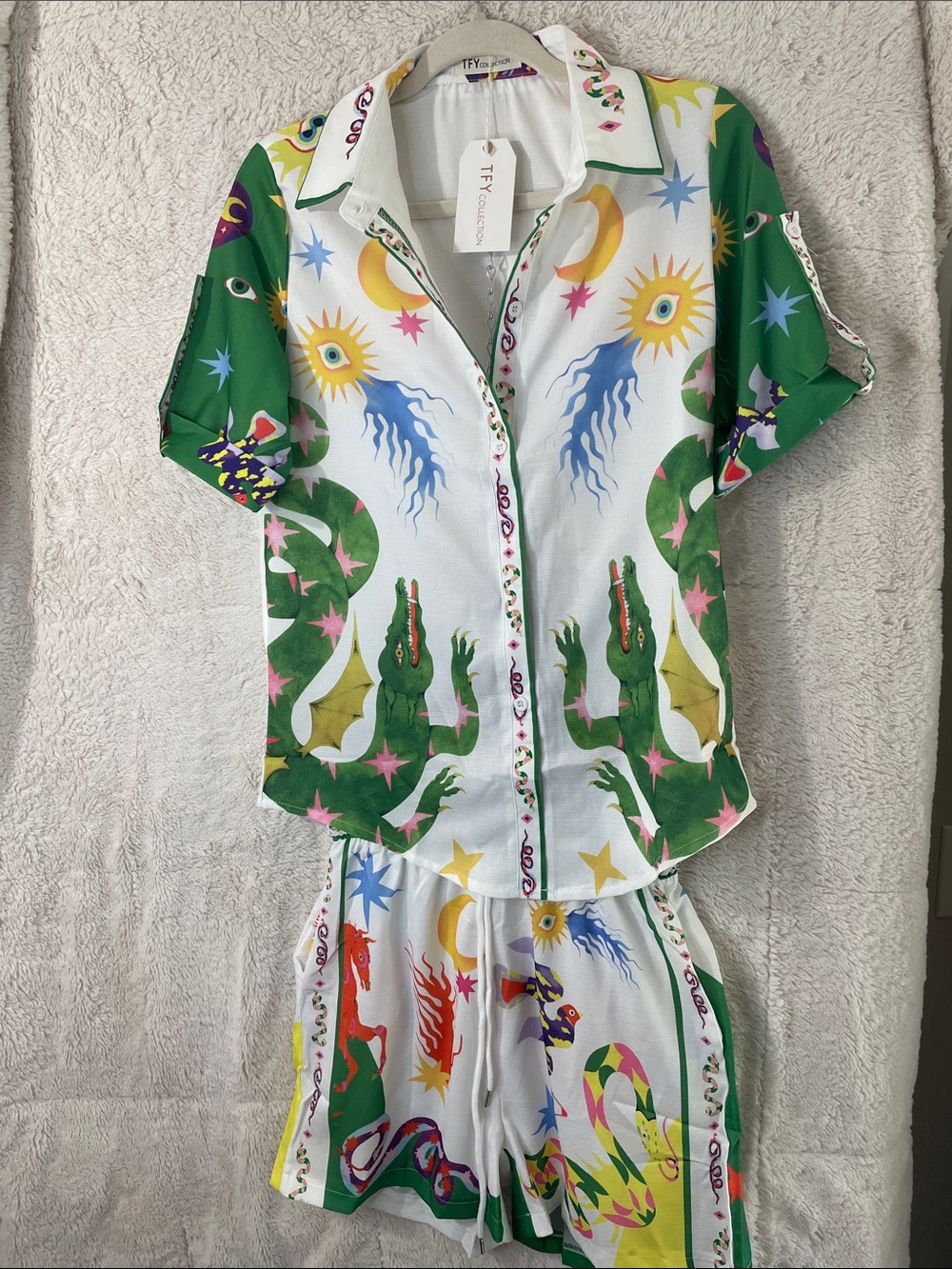 Women's Green & White Dragon-Print Two-Piece Shirt and Shorts Set